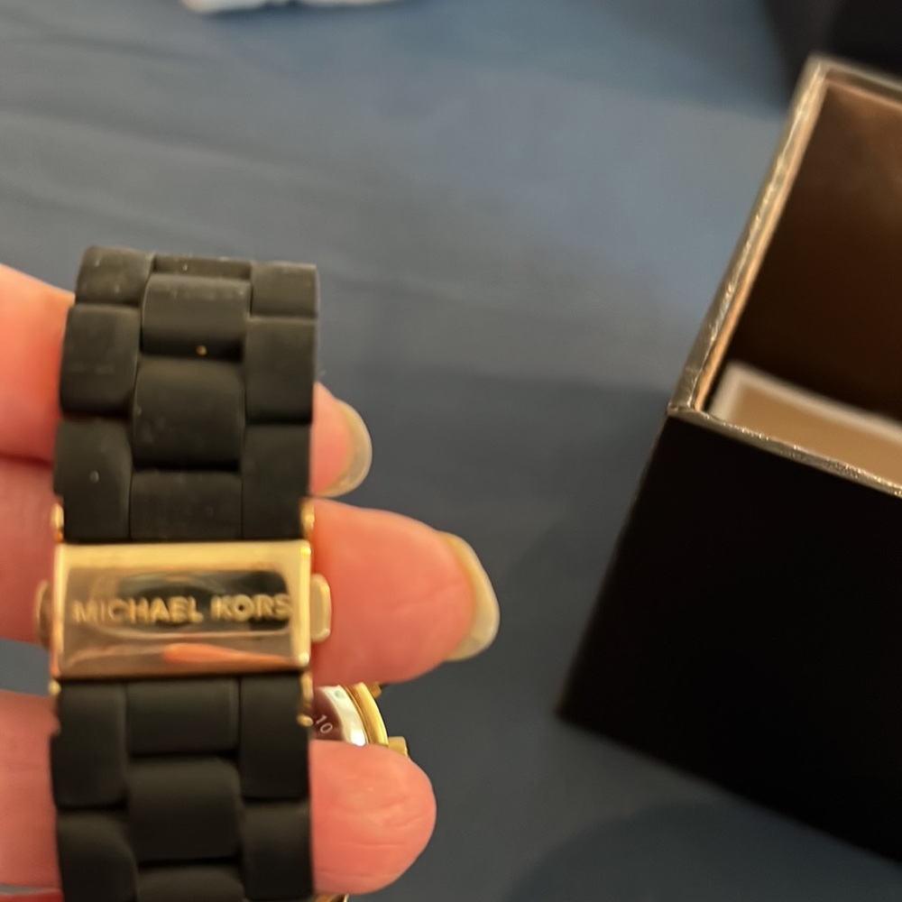 Authentic. Vintage. Michael Kors Black and Gold Watch. - Picture 7 of 7